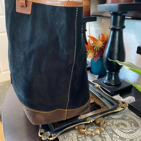 Dooney & Bourke Vintage Classic Black and Brown Suede Leather Tote Bag, Med - Picture 5 of 16
